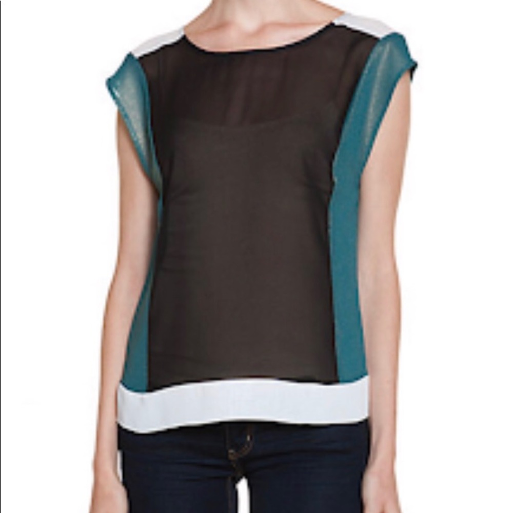 Robbi & Nikki sleeveless blouse